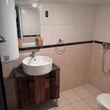 динова къща بيت للعطل بوجينتسي